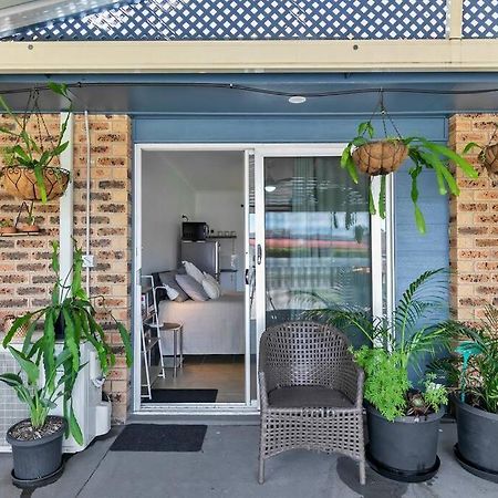 The Brick Batch - Holiday Unit! Bellara Exteriör bild